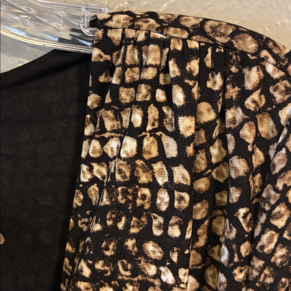 Worthington Black and Tan Patterned Blouse - Picture 6 of 7